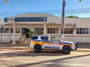 Condenado por homicídio incendeia casa da família após discussão e é preso em Unaí