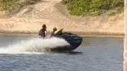 Criança é flagrada pilotando jetski em lagoa do Ceará; moradora denuncia falta de fiscalização