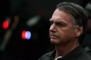 Defesa de Bolsonaro insiste em prisão domiciliar com laudos médicos
