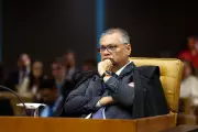Dino barra emendas de suplente de Zambelli, mas permite de substitutos de Ramagem e Eduardo Bolsonaro