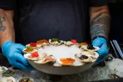 Enfim Ostras: A Magia Gastronômica de Ilhabela que Transforma Ostras em Experiências Inesquecíveis
