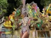 Erika Januza é ovacionada na Viradouro ao desfilar como destaque após quatro anos como rainha