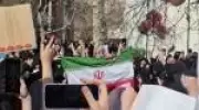 Estudantes iranianos desafiam repressão com nova onda de protestos contra regime