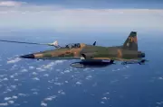 F-5 da FAB rompe barreira do som e causa estrondos que assustam moradores no Sul do Rio