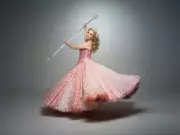 Fabi Bang, a Glinda de 'Wicked', desfila na Colorado do Brás no Carnaval de SP