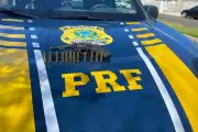 Falsos policiais invadem casa, sequestram mulher e são presos após fuga no Paraná