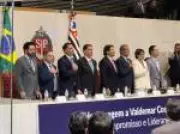 Flávio Bolsonaro discursa em SP, critica Haddad e defende segurança pública em tom de campanha