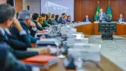 Governo Lula enfrenta crise interna e queda na popularidade diante de pressões políticas