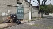 Greve na coleta de lixo deixa bairros de Suzano com sacos acumulados nas calçadas