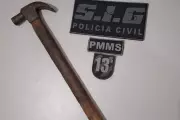 Homem é preso após tentar matar esposa a marteladas em Água Clara
