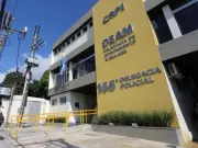 Homem é preso por agredir companheira após término de relacionamento em Angra dos Reis
