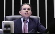 Hugo Motta defende decisão do STF sobre penduricalhos e reajuste na Câmara