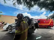 Idoso de 70 anos fica ferido após carro capotar no Residencial Pequis, em Uberlândia