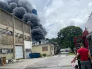 Incêndio de grandes proporções atinge fábrica de tintas em São Bernardo do Campo