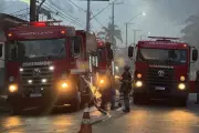 Incêndio em galpão mobiliza 25 bombeiros e nove viaturas em Praia Grande
