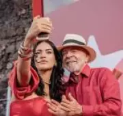 Janja repreende Lula durante evento do PT após selfie com ativista trans
