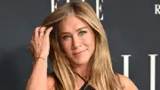 Jennifer Aniston recebe homenagens de namorado e amigas em seu aniversário de 57 anos