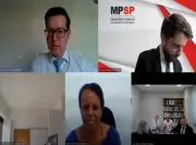 Juiz confunde deformidade facial com riso e repreende testemunha em audiência