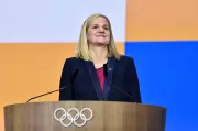 Kirsty Coventry, presidente do COI, defende neutralidade política no esporte olímpico