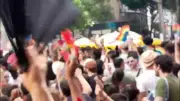 Leque se transforma em símbolo de resistência LGBT no Carnaval de São Paulo