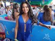 Lucy Alves brilha no Galo da Madrugada com dueto e celebra inclusão do bloco