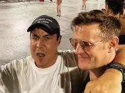 Matt Smith, de Doctor Who, curte ensaios da Sapucaí e samba no Rio