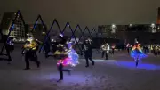 Milhares correm com roupas iluminadas no Festival de Luz de Copenhague