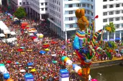 Montagem do Galo Gigante interdita Ponte Duarte Coelho no Centro do Recife