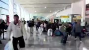 Morte de El Mencho causa pânico em aeroporto mexicano com veículos em chamas
