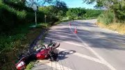 Motociclista de 46 anos perde controle em curva e morre ao colidir com placa na BR-494