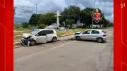 Motorista é esfaqueado em assalto, perde controle e causa acidente em Ceilândia