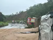 Motorista morre após colisão com carreta de feijão na contramão na BR-251 em Unaí