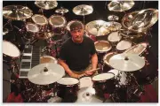 Neil Peart: A Alma do Rush e a Polêmica Turnê Mundial sem o Baterista