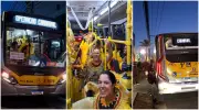 Ônibus do Carnaval: veículos transportam foliões e fantasias para o Sambódromo de São Paulo