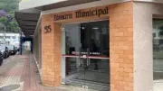 Operação da Polícia Civil mira gabinetes de vereadores em Blumenau por suspeita de rachadinha