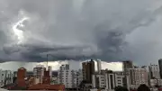 Paraná em alerta amarelo: temporais com chuva de 50 mm e ventos de 60 km/h