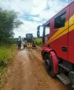 Patrola pega fogo em rodovia de terra no Mato Grosso; bombeiros controlam incêndio