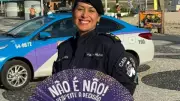 Patrulha Maria da Penha atua no Carnaval do Rio com ventarolas para orientar mulheres