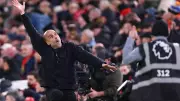 Pep Guardiola viraliza ao imitar defesa espetacular de Donnarumma em vitória do Manchester City
