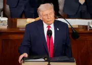 Pesquisa revela apoio à deportação, mas rejeição às táticas de Trump sobre imigração