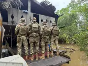 PF e Ibama destroem 29 embarcações em operação contra garimpo ilegal no Rio Madeira