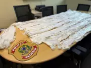 PF prende suspeitos por tentar enviar cocaína líquida em edredons para Austrália