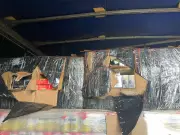 Polícia Rodoviária apreende 60 fardos de produtos contrabandeados na Castello Branco