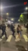 Policial é afastado após chutar adolescente em faixa de pedestre durante Carnaval em Campo Grande