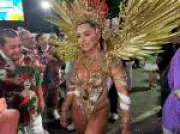 Rainha da Mocidade evoca feminismo de Rita Lee no desfile carnavalesco