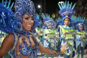 Rainha de bateria da Tuiuti revela segredo para sucesso no Carnaval 2026