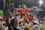 Rainhas do Carnaval Sambam Sob Chuva Forte na Sapucaí em Último Ensaio