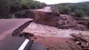 Rodovia desaba e é interditada após fortes chuvas na divisa de Sergipe e Alagoas