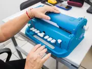 São Vicente investe em equipamentos em braille para alunos com deficiência visual