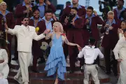 Super Bowl 2026: Bad Bunny e Lady Gaga transformam evento em passarela de moda histórica